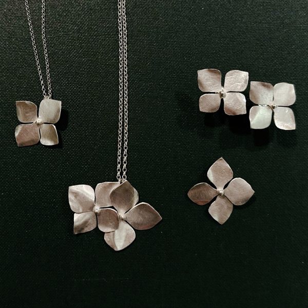 Hydrangea pendant necklace [medium, made to order]