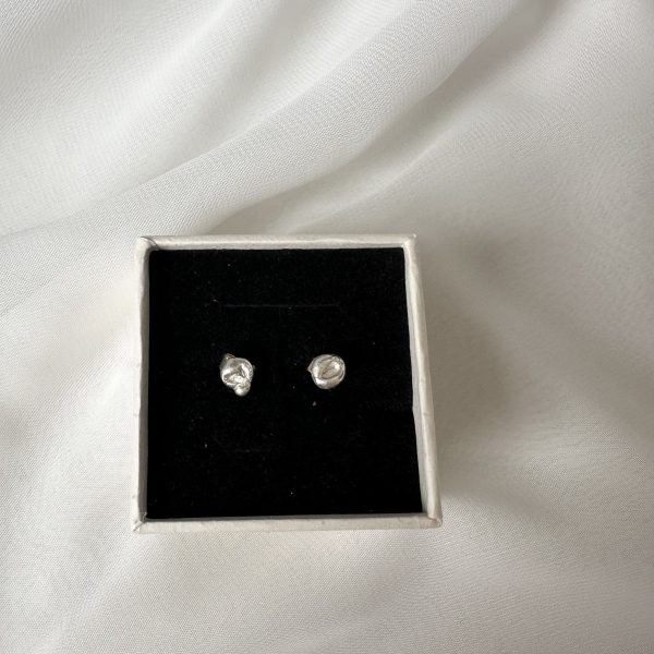 Minimalist stud earrings