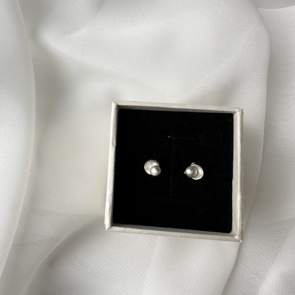 Minimalist stud earrings